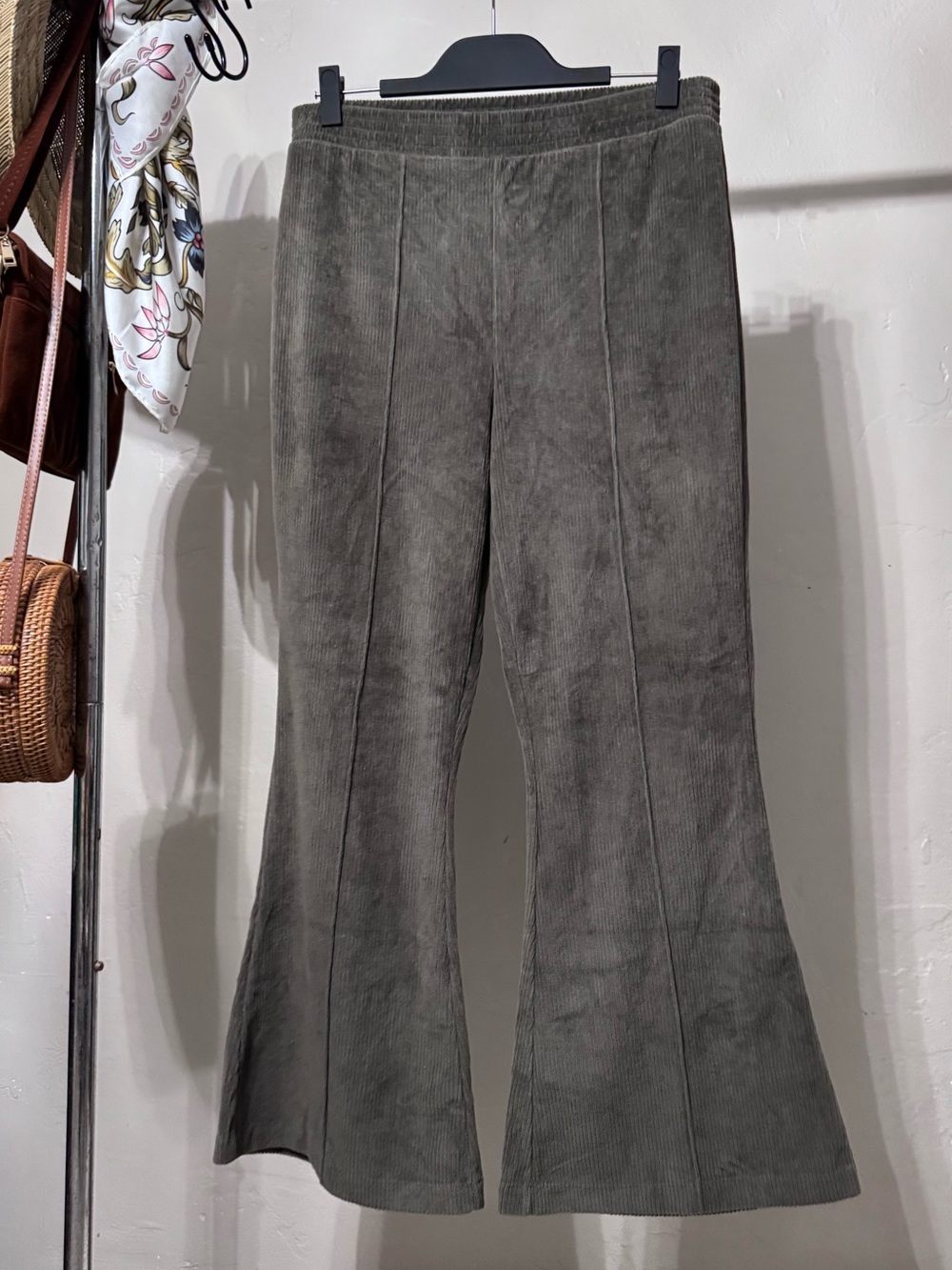 NWOT Aerie Groove-On Rib Velour Flare Pants Sundried Green L Short